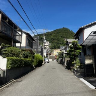 公道の道路幅が足りない