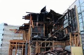 🔥火災後の解体費用や手続きは？