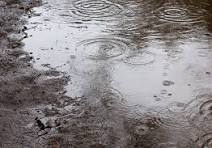 雨の日の解体工事