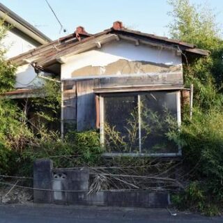 なぜボロボロの空き家が残り続けるのか？